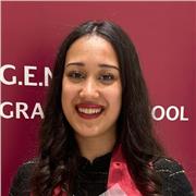 Je peux enseigner l'anglais, les sciences et les mathématiques aux enfants de niveau primaire et collège